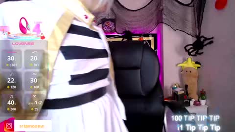 Snapshot of moon_water__ chatting on 10-29-25, 10:06 Moon Water online show from 10-29-25, 10:06