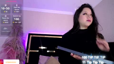 Snapshot of moon_water__ chatting on 11-19-25, 10:15 Moon Water online show from 11-19-25, 10:15