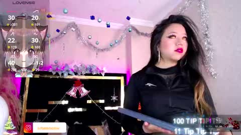 Snapshot of moon_water__ chatting on 12-04-25, 10:35 Moon Water online show from 12-04-25, 10:35