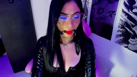 Snapshot of moon_wills chatting on 01-04-25, 04:01 MOON online show from 01-04-25, 04:01