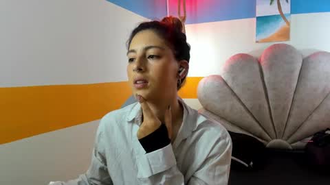 Snapshot of moon_winy chatting on 09-18-25, 11:56 Winy online show from 09-18-25, 11:56