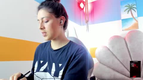 Snapshot of moon_winy chatting on 09-26-25, 11:47 Winy online show from 09-26-25, 11:47