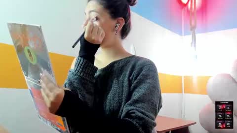 Snapshot of moon_winy chatting on 09-27-25, 11:48 Winy online show from 09-27-25, 11:48