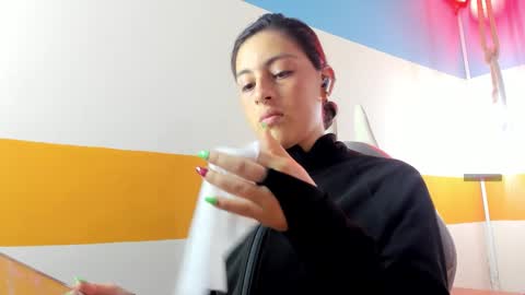 Snapshot of moon_winy chatting on 10-15-25, 11:21 Winy online show from 10-15-25, 11:21