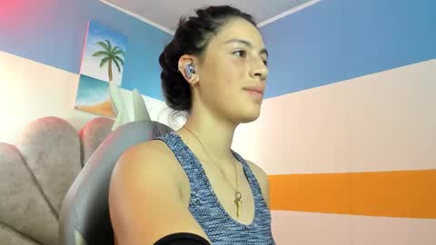 Snapshot of moon_winy chatting on 10-20-25, 11:32 Winy online show from 10-20-25, 11:32