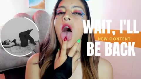 Snapshot of moon_winy chatting on 10-24-25, 11:06 Winy online show from 10-24-25, 11:06