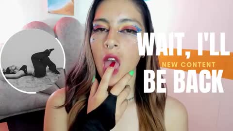 Snapshot of moon_winy chatting on 10-27-25, 11:14 Winy online show from 10-27-25, 11:14