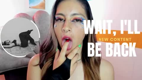 Snapshot of moon_winy chatting on 10-30-25, 11:22 Winy online show from 10-30-25, 11:22