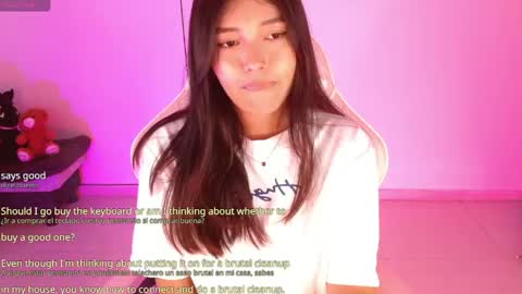 Snapshot of moonbella_bell chatting on 05-12-26, 08:50 bell online show from 05-12-26, 08:50
