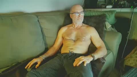 Snapshot of moondanceraa chatting on 02-09-25, 02:28 moondanceraa online show from 02-09-25, 02:28