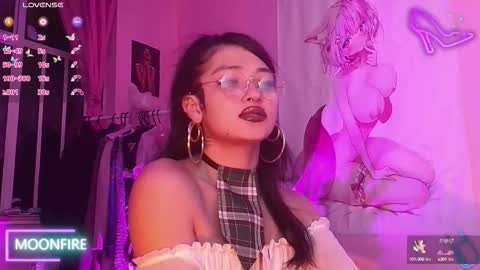 Snapshot of moonfiredance chatting on 10-11-25, 05:17 Nicky  online show from 10-11-25, 05:17