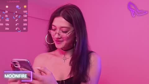 Snapshot of moonfiredance chatting on 11-26-25, 07:59 Nicky online show from 11-26-25, 07:59