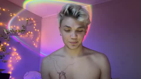 moonflamek online show from 12-22-25, 04:04