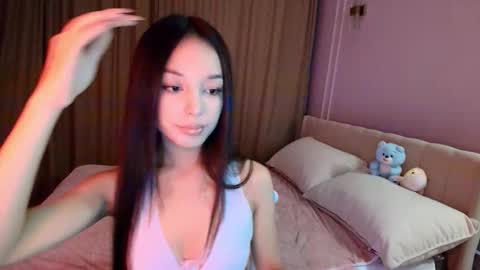 Snapshot of mooniejin chatting on 11-19-25, 12:16 Mia online show from 11-19-25, 12:16