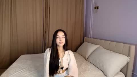 Snapshot of mooniejin chatting on 11-20-25, 12:49 Mia online show from 11-20-25, 12:49