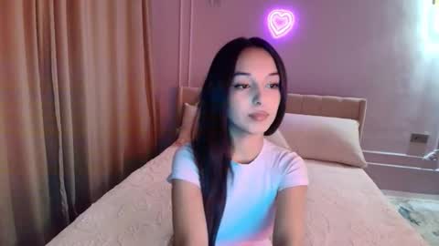 Snapshot of mooniejin chatting on 11-22-25, 11:31 Mia online show from 11-22-25, 11:31