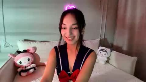 Snapshot of mooniejin chatting on 11-30-25, 01:04 Mia online show from 11-30-25, 01:04