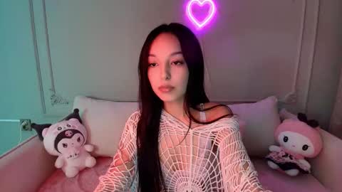 Snapshot of mooniejin chatting on 12-01-25, 12:54 Mia online show from 12-01-25, 12:54