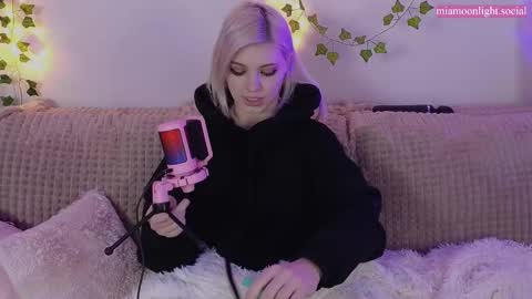 Snapshot of moonlight_mia chatting on 02-16-25, 07:49 Mia online show from 02-16-25, 07:49