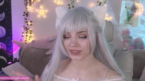 Snapshot of moonlight_mia chatting on 02-19-25, 05:16 Mia online show from 02-19-25, 05:16