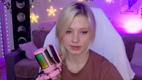 Snapshot of moonlight_mia chatting on 10-14-25, 05:25 Mia online show from 10-14-25, 05:25