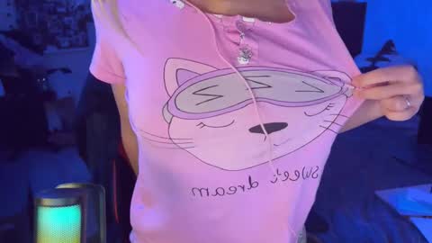 Snapshot of moonlight_mia chatting on 10-18-25, 09:37 Mia online show from 10-18-25, 09:37