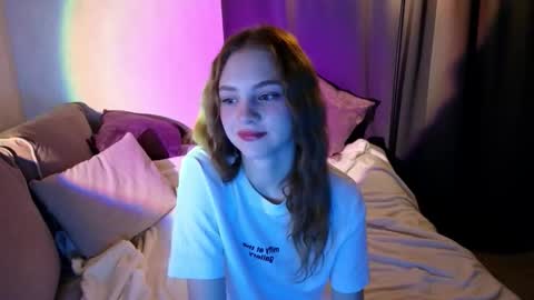 Snapshot of moonlightmaya chatting on 10-16-25, 09:27 Maya online show from 10-16-25, 09:27