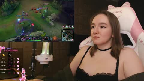 Snapshot of moonlish_siren chatting on 02-04-26, 08:25 Katrin online show from 02-04-26, 08:25