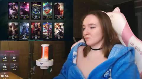 Snapshot of moonlish_siren chatting on 02-11-26, 08:47 Katrin online show from 02-11-26, 08:47