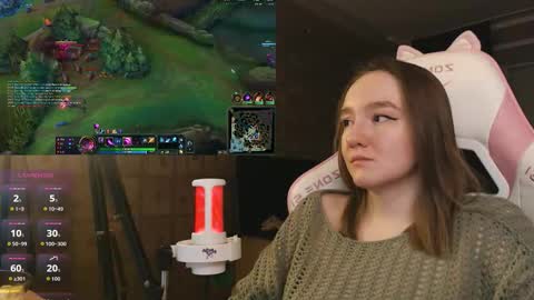 Snapshot of moonlish_siren chatting on 02-21-26, 09:38 Katrin online show from 02-21-26, 09:38