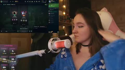 Snapshot of moonlish_siren chatting on 03-08-26, 06:44 Katrin online show from 03-08-26, 06:44