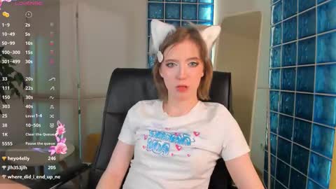 Snapshot of moonlitasuna chatting on 11-15-25, 06:48 Asuna online show from 11-15-25, 06:48