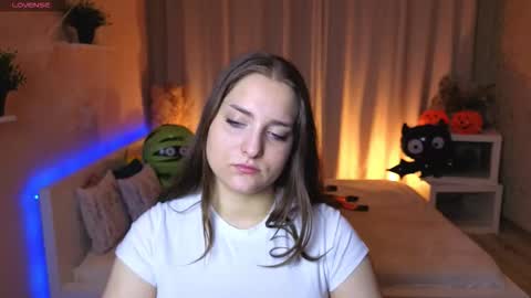 Lina online show from 10-21-25, 03:07