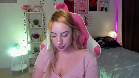 Snapshot of moranakit chatting on 02-15-25, 07:06 Morana Mayer online show from 02-15-25, 07:06