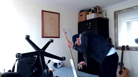 Abelardo online show from 10-21-25, 05:46