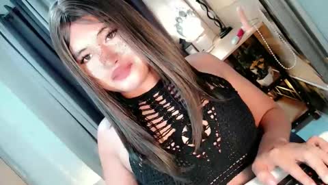 Snapshot of morenaaries12 chatting on 11-06-25, 02:29 MIA online show from 11-06-25, 02:29