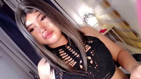 Snapshot of morenaaries12 chatting on 11-10-25, 07:13 MIA online show from 11-10-25, 07:13