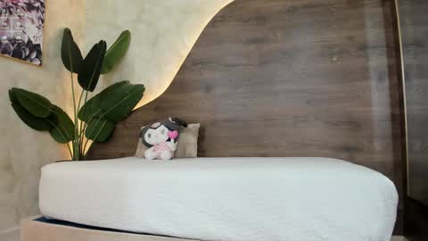 Snapshot of morgan_hill_ chatting on 01-23-25, 06:14 Morgan online show from 01-23-25, 06:14