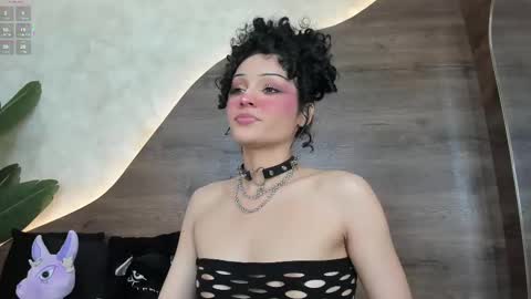 Snapshot of morgan_hill_ chatting on 02-18-25, 11:33 Morgan online show from 02-18-25, 11:33