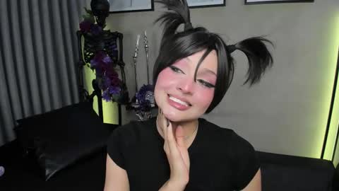 Snapshot of morgan_hill_ chatting on 10-18-25, 11:55 Morgan online show from 10-18-25, 11:55