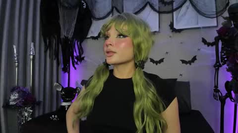 Snapshot of morgan_hill_ chatting on 10-20-25, 11:54 Morgan online show from 10-20-25, 11:54