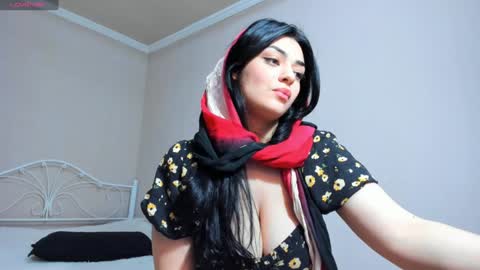 Snapshot of moroccan_diamond_ chatting on 12-23-24, 05:00 Medina online show from 12-23-24, 05:00