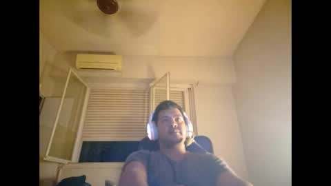 Snapshot of morocho777 chatting on 02-20-25, 05:23 Bruno online show from 02-20-25, 05:23