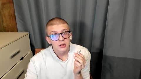 Snapshot of mortywithlove chatting on 12-18-25, 04:18 Morty online show from 12-18-25, 04:18