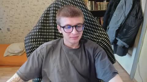 Snapshot of mortywithlove chatting on 04-22-26, 07:33 Morty online show from 04-22-26, 07:33