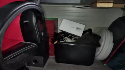 Snapshot of mouillelenos chatting on 03-11-25, 07:26 CamO online show from 03-11-25, 07:26