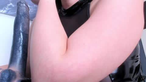 QUEEN CLARA online show from 02-04-25, 10:13