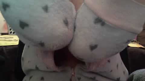 Snapshot of mountainbeauty chatting on 12-18-24, 12:10 mountainbeauty online show from 12-18-24, 12:10