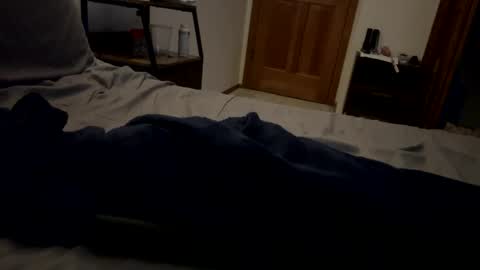 Snapshot of mps908 chatting on 11-30-25, 01:48 Sequoia-Cocked Hombre de Sur online show from 11-30-25, 01:48