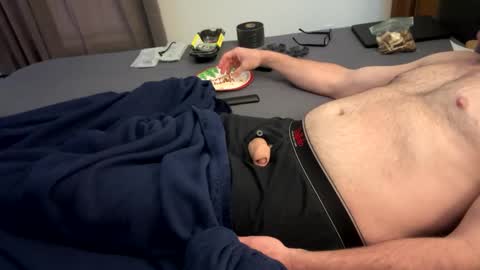 Snapshot of mps908 chatting on 12-20-25, 08:05 Sequoia-Cocked Hombre de Sur online show from 12-20-25, 08:05